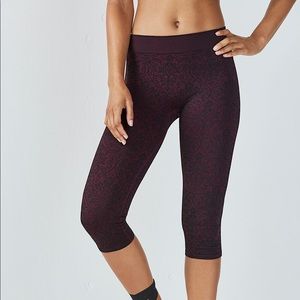 Seamless Printed Capri Burgundy Damask